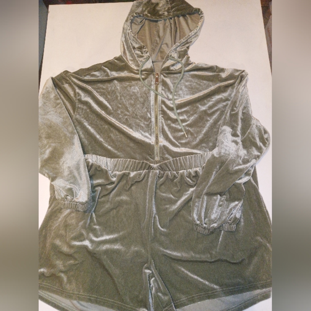 Green Velvet Shorts and Hoodie set/Tracksuit